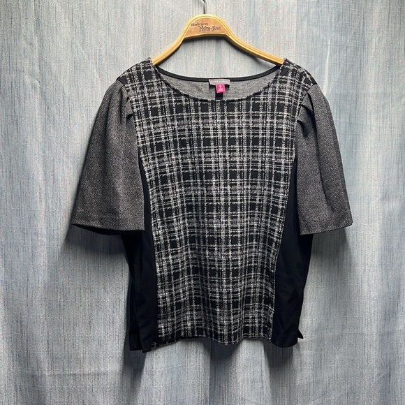 🇺🇸 Vince Camuto short sleeve blouse size medium - Picture 2 of 8